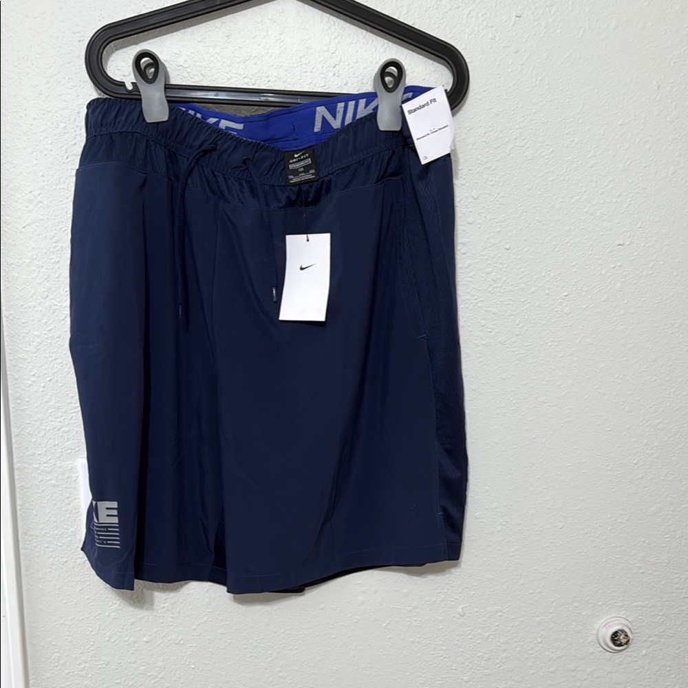 Nike Men's Active Navy Blue Shorts